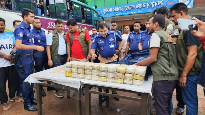 https://daily-bangladeshmirror.com/post/kumillay-prado-garite-15-koti-takar-3-lakh-yabash-atk-2